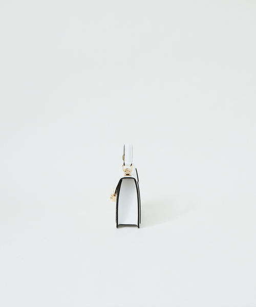 AULENTTI(オウレンティ)の「AULENTTI ミニスクエアバッグ(ショルダーバッグ・レディース・ネイビー/ホワイト/ブラック・フリー)」の12枚目の写真