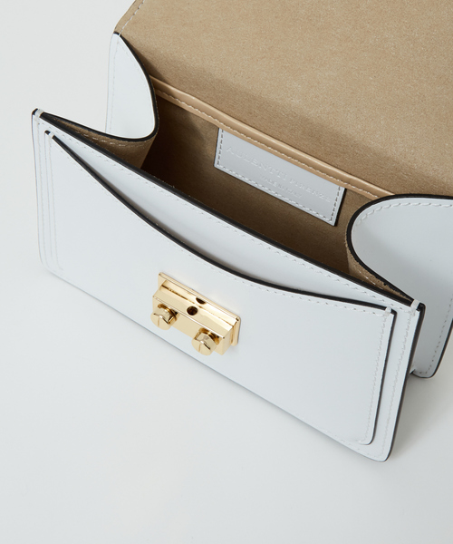 AULENTTI(オウレンティ)の「AULENTTI ミニスクエアバッグ(ショルダーバッグ・レディース・ネイビー/ホワイト/ブラック・フリー)」の16枚目の写真