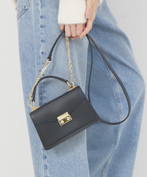 AULENTTI(オウレンティ)の「AULENTTI ミニスクエアバッグ(ショルダーバッグ・レディース・ネイビー/ホワイト/ブラック・フリー)」の2枚目の写真