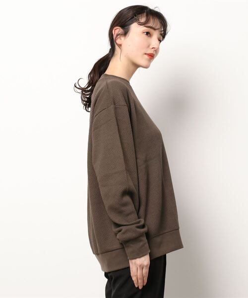 Bling Leads(ブリングリーズ)の「【Bl】【Bling Leads】ワッフル クルーネックカットソー(Tシャツ/カットソー・レディース・モカ/ブラック/グレイッシュベージュ・LARGE/MEDIUM/X-LARGE)」の4枚目の写真