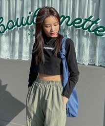 A'GEM/9 × .kom『muah muah/ムーアムーア』MUAH GRAPHIC CROP LONG SLEEVE T-SHIRT/ブランドロゴグラフィック クロップド丈 ロングスリーブカットソー