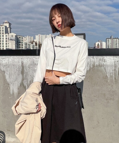 muahmuah(ムーアムーア)の「A'GEM/9 × .kom『muah muah/ムーアムーア』MUAH GRAPHIC CROP LONG SLEEVE T-SHIRT/ブランドロゴグラフィック クロップド丈 ロングスリーブカットソー(Tシャツ/カットソー・レディース・アイボリー/ブラック/ライトグレー・FREE)」の21枚目の写真