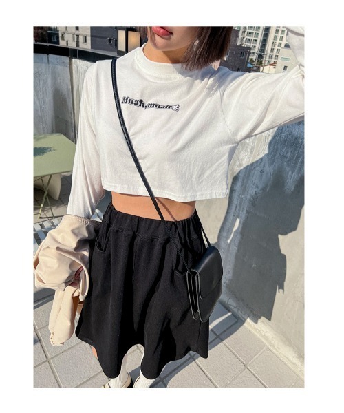 muahmuah(ムーアムーア)の「A'GEM/9 × .kom『muah muah/ムーアムーア』MUAH GRAPHIC CROP LONG SLEEVE T-SHIRT/ブランドロゴグラフィック クロップド丈 ロングスリーブカットソー(Tシャツ/カットソー・レディース・アイボリー/ブラック/ライトグレー・FREE)」の17枚目の写真