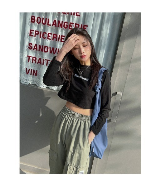 muahmuah(ムーアムーア)の「A'GEM/9 × .kom『muah muah/ムーアムーア』MUAH GRAPHIC CROP LONG SLEEVE T-SHIRT/ブランドロゴグラフィック クロップド丈 ロングスリーブカットソー(Tシャツ/カットソー・レディース・アイボリー/ブラック/ライトグレー・FREE)」の14枚目の写真