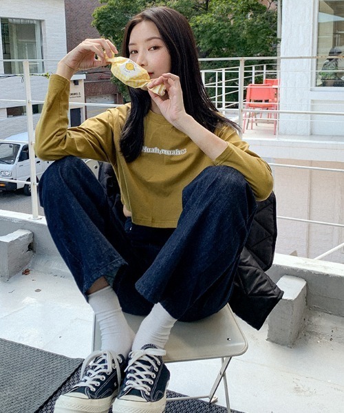 muahmuah(ムーアムーア)の「A'GEM/9 × .kom『muah muah/ムーアムーア』MUAH GRAPHIC CROP LONG SLEEVE T-SHIRT/ブランドロゴグラフィック クロップド丈 ロングスリーブカットソー(Tシャツ/カットソー・レディース・アイボリー/ブラック/ライトグレー・FREE)」の19枚目の写真