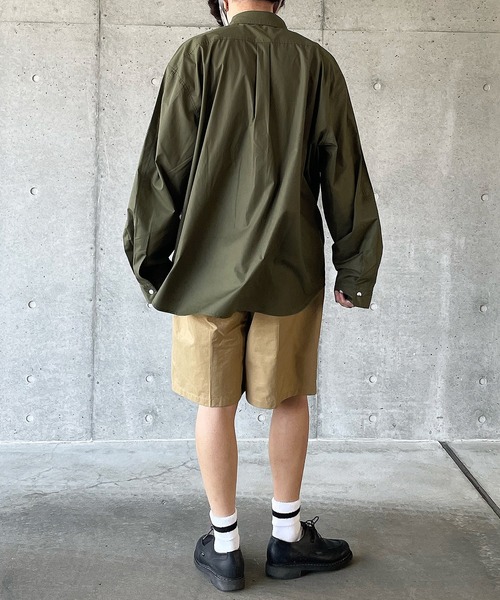 y/m by れぽすけ(イムバイレポスケ)の「BIGポケットワイドCPOシャツ(シャツ/ブラウス・メンズ・ホワイト/カーキ・MEDIUM/LARGE)」の4枚目の写真