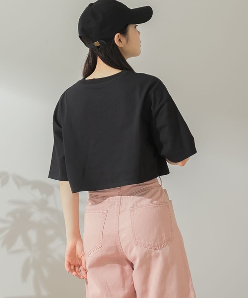 HEYUMM(ヘユム)の「カレッジロゴクロップドTシャツ(Tシャツ/カットソー・レディース・ブラック/イエロー/オフホワイト・ONE)」の8枚目の写真