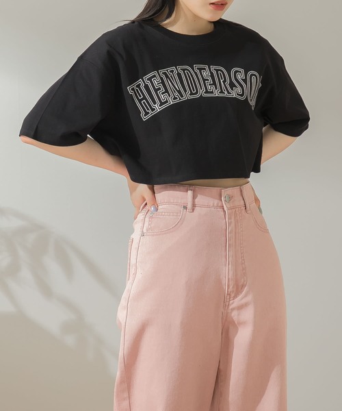 HEYUMM(ヘユム)の「カレッジロゴクロップドTシャツ(Tシャツ/カットソー・レディース・ブラック/イエロー/オフホワイト・ONE)」の9枚目の写真