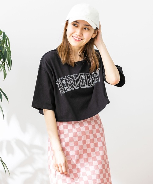 HEYUMM(ヘユム)の「カレッジロゴクロップドTシャツ(Tシャツ/カットソー・レディース・ブラック/イエロー/オフホワイト・ONE)」の11枚目の写真