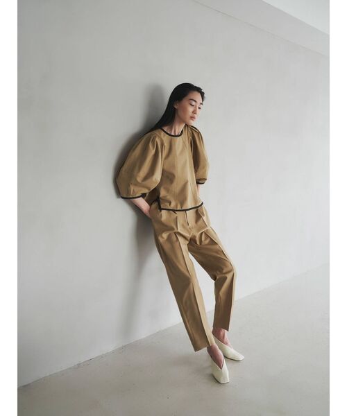 ELENDEEK（エレンディーク）の「ハイウエストテーパードパンツ【セットアップ対応可能】（その他パンツ・レディース・ベージュ/ネイビー/イエロー/ライトベージュ・01/02）」の10枚目の写真