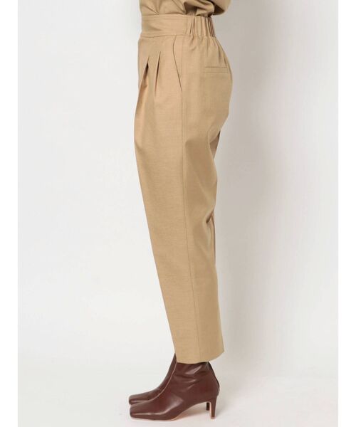 ELENDEEK（エレンディーク）の「ハイウエストテーパードパンツ【セットアップ対応可能】（その他パンツ・レディース・ベージュ/ネイビー/イエロー/ライトベージュ・01/02）」の12枚目の写真