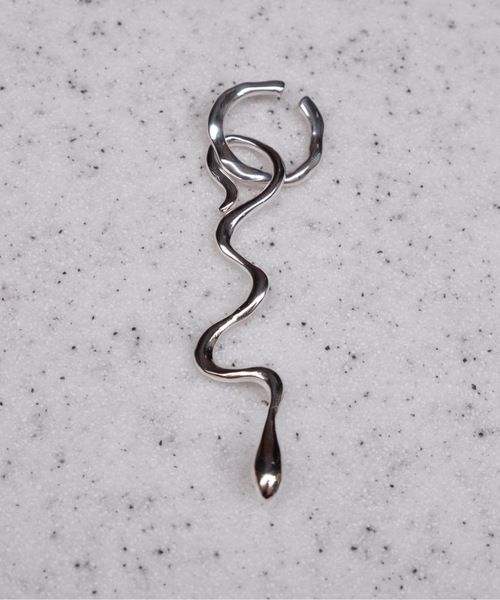 SYKIA（シキア）の「Ancient Snake Earcuff（イヤーカフ・レディース・シルバー/ゴールド・FREE）」の2枚目の写真