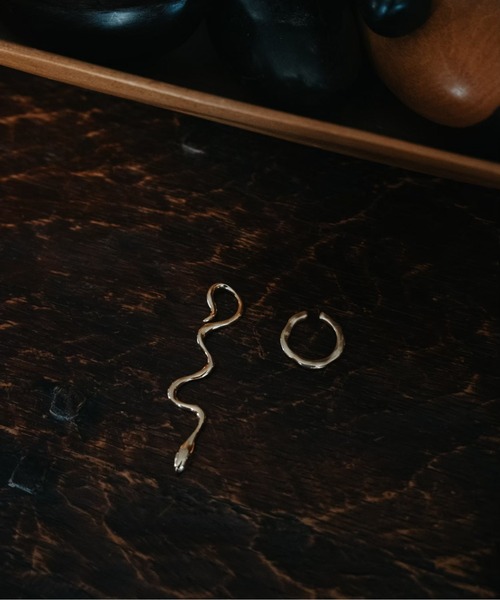 SYKIA（シキア）の「Ancient Snake Earcuff（イヤーカフ・レディース・シルバー/ゴールド・FREE）」の16枚目の写真