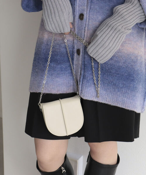 fredy emue（フレディエミュ）の「チェーンミニポシェット（ショルダーバッグ・レディース・ピンク/ブラック/オフホワイト/イエロー/ライトグリーン・FREE）」の2枚目の写真