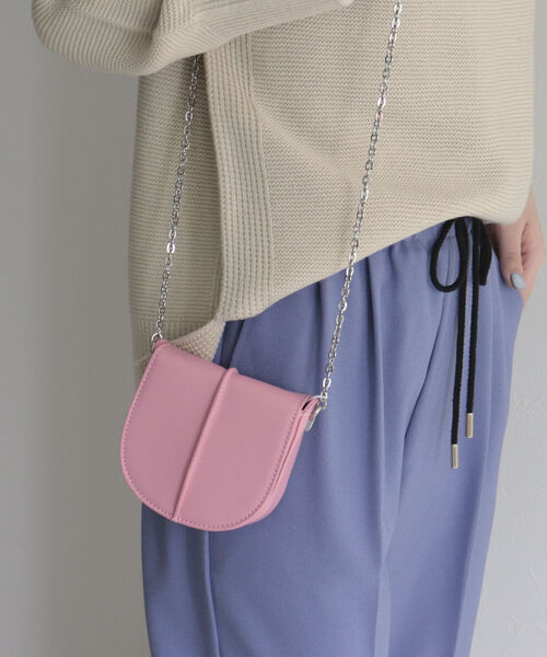 fredy emue（フレディエミュ）の「チェーンミニポシェット（ショルダーバッグ・レディース・ピンク/ブラック/オフホワイト/イエロー/ライトグリーン・FREE）」の5枚目の写真