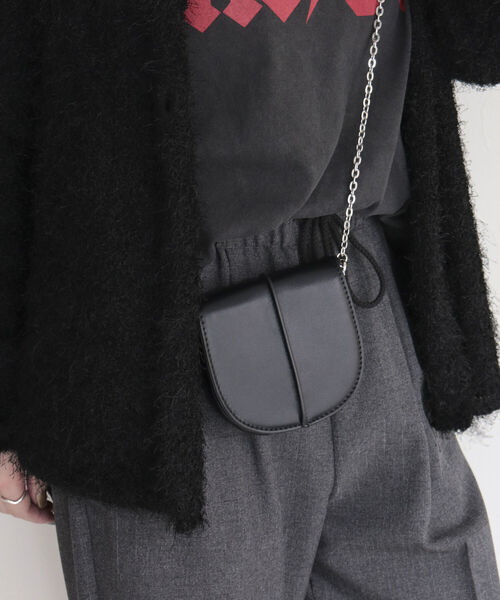 fredy emue（フレディエミュ）の「チェーンミニポシェット（ショルダーバッグ・レディース・ピンク/ブラック/オフホワイト/イエロー/ライトグリーン・FREE）」の3枚目の写真