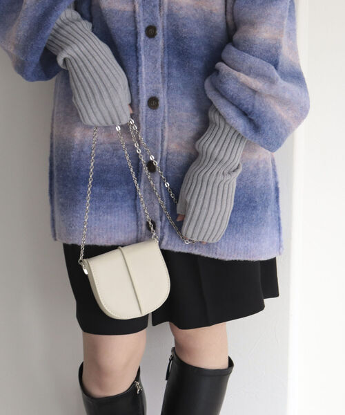 fredy emue（フレディエミュ）の「チェーンミニポシェット（ショルダーバッグ・レディース・ピンク/ブラック/オフホワイト/イエロー/ライトグリーン・FREE）」の7枚目の写真