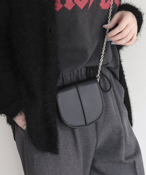 fredy emue（フレディエミュ）の「チェーンミニポシェット（ショルダーバッグ・レディース・ピンク/ブラック/オフホワイト/イエロー/ライトグリーン・FREE）」の14枚目の写真