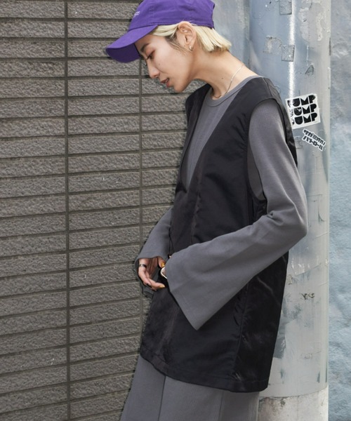 Auntie Rosa Holiday（アンティローザホリデー）の「ナイロン深Vベスト（ベスト・レディース・ブラック/ベージュ/カーキ・FREE）」の3枚目の写真