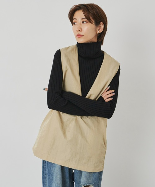 Auntie Rosa Holiday（アンティローザホリデー）の「ナイロン深Vベスト（ベスト・レディース・ブラック/ベージュ/カーキ・FREE）」の4枚目の写真