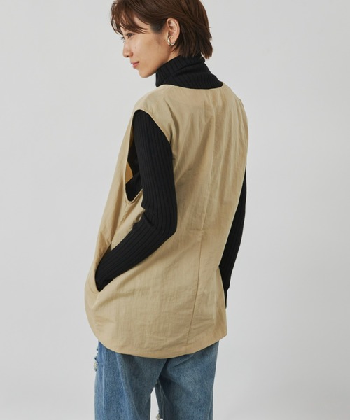 Auntie Rosa Holiday（アンティローザホリデー）の「ナイロン深Vベスト（ベスト・レディース・ブラック/ベージュ/カーキ・FREE）」の7枚目の写真