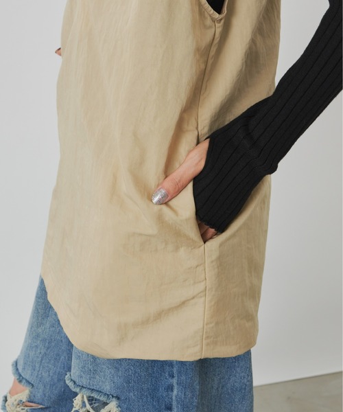 Auntie Rosa Holiday（アンティローザホリデー）の「ナイロン深Vベスト（ベスト・レディース・ブラック/ベージュ/カーキ・FREE）」の10枚目の写真