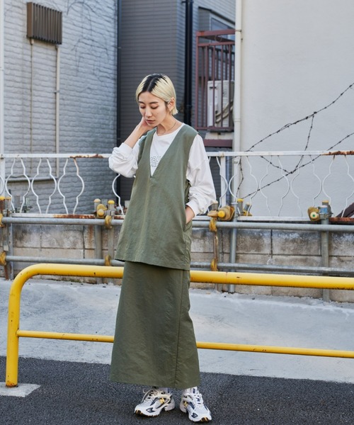 Auntie Rosa Holiday（アンティローザホリデー）の「ナイロン深Vベスト（ベスト・レディース・ブラック/ベージュ/カーキ・FREE）」の22枚目の写真