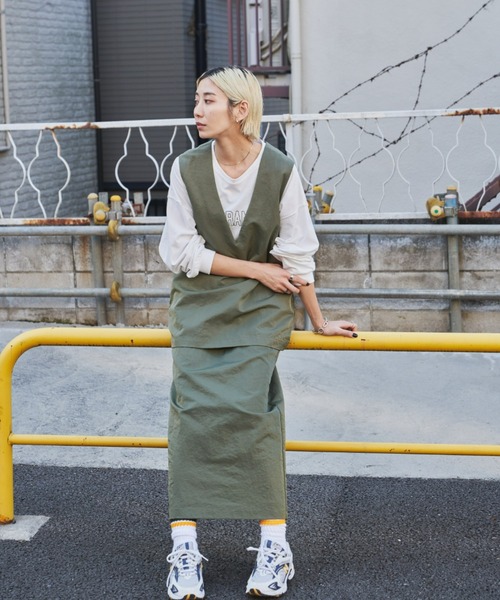 Auntie Rosa Holiday（アンティローザホリデー）の「ナイロン深Vベスト（ベスト・レディース・ブラック/ベージュ/カーキ・FREE）」の20枚目の写真