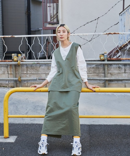 Auntie Rosa Holiday（アンティローザホリデー）の「ナイロン深Vベスト（ベスト・レディース・ブラック/ベージュ/カーキ・FREE）」の18枚目の写真