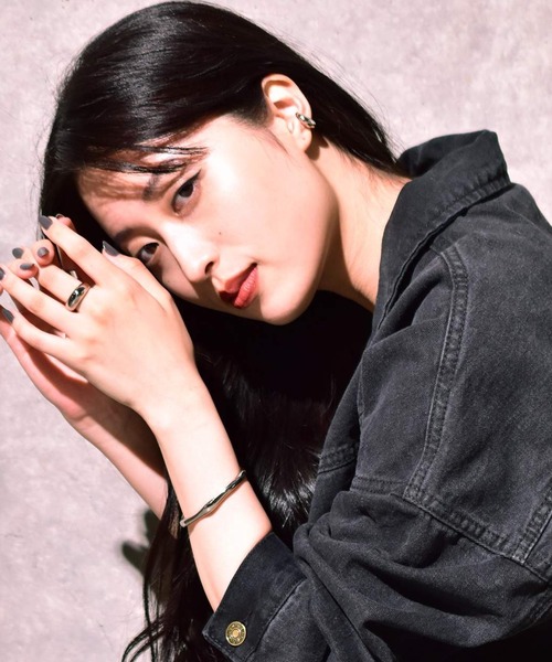 LHME（エルエイチエムイー）の「【WEB限定】”Atrium”プランプイヤーカフ/サージカルステンレス（金属アレルギー対応）【LHME / エルエイチエムイー】（イヤーカフ・レディース・シルバー/ゴールド・ONE SIZE）」の16枚目の写真