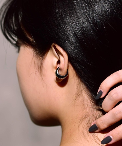 LHME（エルエイチエムイー）の「【WEB限定】”Atrium”プランプイヤーカフ/サージカルステンレス（金属アレルギー対応）【LHME / エルエイチエムイー】（イヤーカフ・レディース・シルバー/ゴールド・ONE SIZE）」の18枚目の写真