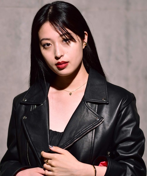 LHME（エルエイチエムイー）の「【WEB限定】”Atrium”プランプイヤーカフ/サージカルステンレス（金属アレルギー対応）【LHME / エルエイチエムイー】（イヤーカフ・レディース・シルバー/ゴールド・ONE SIZE）」の3枚目の写真