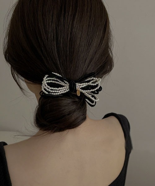 VIBGYOR Women(ヴィブジョー ウィメン)の「【resonance】パール&リボン バレッタ(バレッタ/ヘアクリップ・レディース・ブラック・FREE)」の1枚目の写真