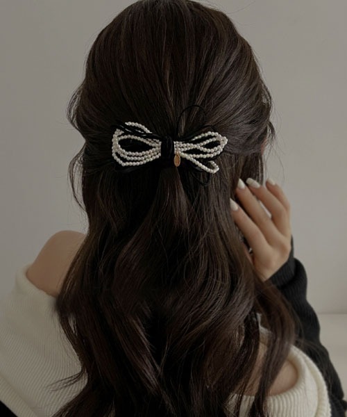 VIBGYOR Women(ヴィブジョー ウィメン)の「【resonance】パール&リボン バレッタ(バレッタ/ヘアクリップ・レディース・ブラック・FREE)」の5枚目の写真