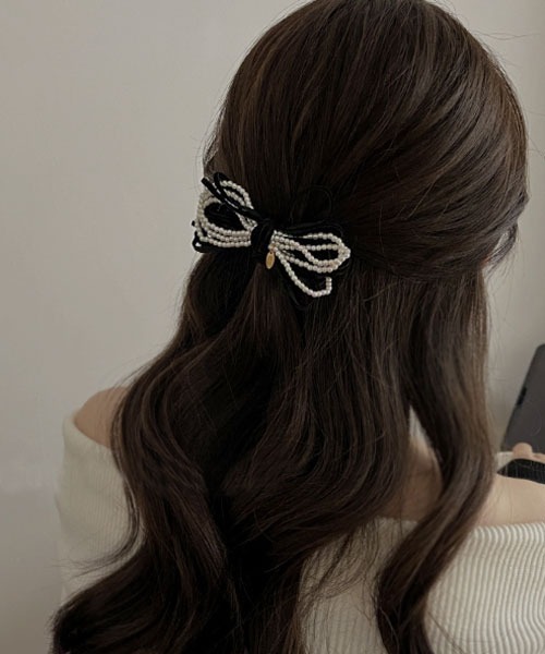 VIBGYOR Women(ヴィブジョー ウィメン)の「【resonance】パール&リボン バレッタ(バレッタ/ヘアクリップ・レディース・ブラック・FREE)」の6枚目の写真