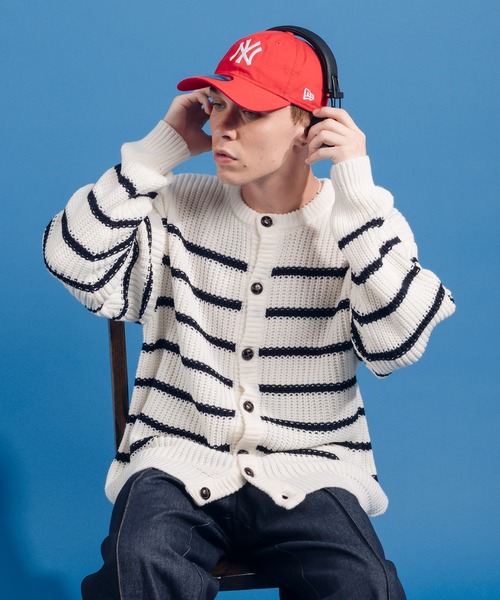 ONCILY(オンシェリー)の「BORDER KNIT CARDIGAN / ボーダーニットカーディガン(カーディガン/ボレロ・メンズ・ネイビー/オフホワイト・MEDIUM/LARGE)」の2枚目の写真