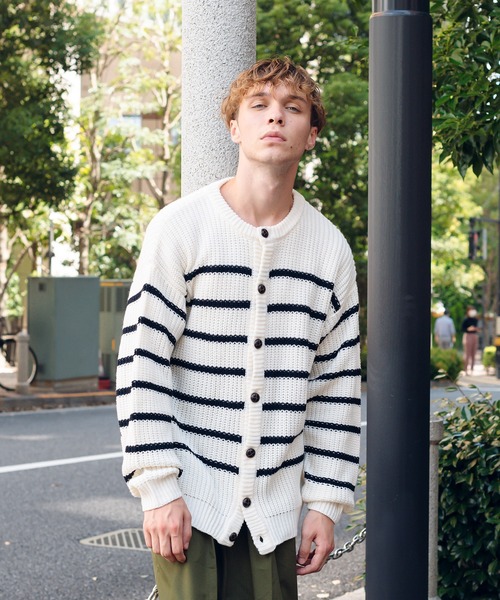 ONCILY(オンシェリー)の「BORDER KNIT CARDIGAN / ボーダーニットカーディガン(カーディガン/ボレロ・メンズ・ネイビー/オフホワイト・MEDIUM/LARGE)」の5枚目の写真