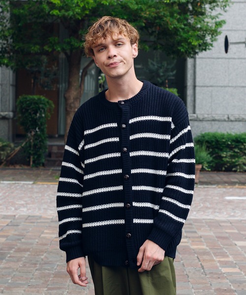 ONCILY(オンシェリー)の「BORDER KNIT CARDIGAN / ボーダーニットカーディガン(カーディガン/ボレロ・メンズ・ネイビー/オフホワイト・MEDIUM/LARGE)」の3枚目の写真
