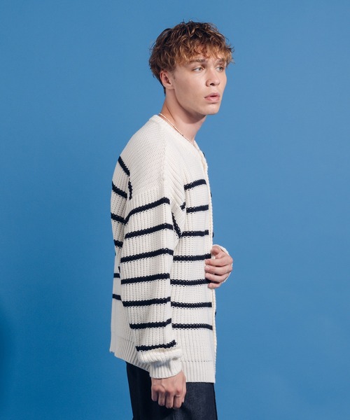 ONCILY(オンシェリー)の「BORDER KNIT CARDIGAN / ボーダーニットカーディガン(カーディガン/ボレロ・メンズ・ネイビー/オフホワイト・MEDIUM/LARGE)」の4枚目の写真