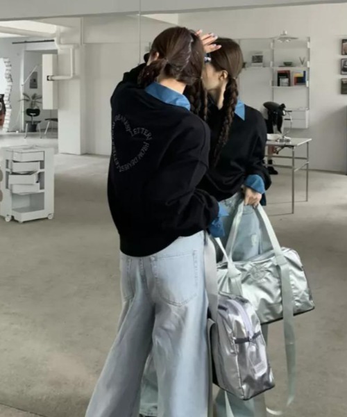 CLEA（クレア）の「バッグハートロゴ刺繍スウェットプルオーバー（スウェット・レディース・ブラック/グレー・FREE）」の6枚目の写真