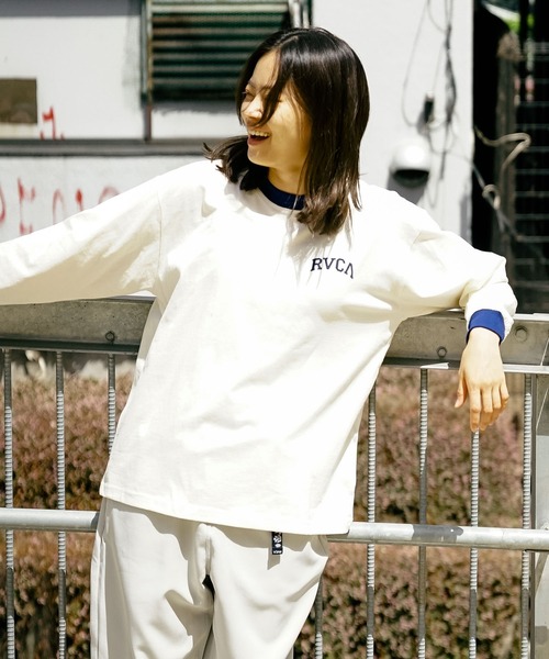 RVCA（ルーカ）の「RVCA レディース  ARCHED RVCA LONG SLEECE RINGER TEE ロングスリーブＴシャツ【2023年春夏モデル】/ルーカバックプリントロゴ長袖ロンT（Tシャツ/カットソー・レディース・ブルー/ブラック/ホワイト・LARGE/SMALL/MEDIUM）」の9枚目の写真