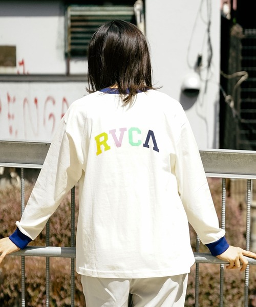 RVCA（ルーカ）の「RVCA レディース  ARCHED RVCA LONG SLEECE RINGER TEE ロングスリーブＴシャツ【2023年春夏モデル】/ルーカバックプリントロゴ長袖ロンT（Tシャツ/カットソー・レディース・ブルー/ブラック/ホワイト・LARGE/SMALL/MEDIUM）」の8枚目の写真