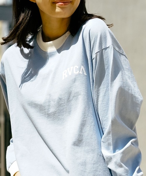 RVCA（ルーカ）の「RVCA レディース  ARCHED RVCA LONG SLEECE RINGER TEE ロングスリーブＴシャツ【2023年春夏モデル】/ルーカバックプリントロゴ長袖ロンT（Tシャツ/カットソー・レディース・ブルー/ブラック/ホワイト・LARGE/SMALL/MEDIUM）」の21枚目の写真