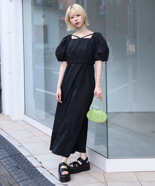 Ray BEAMS/ネックストラップパフワンピース黒 Ray BEAMS（レイビームス）の「Ray BEAMS / ネック ストラップ
