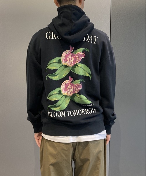SCOTCH&SODA（スコッチアンドソーダ）の「フローラル オーガニックフーディ【172071】（パーカー・メンズ・ブラック・SMALL/LARGE/MEDIUM）」の11枚目の写真