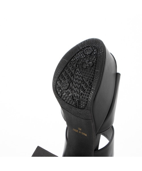 Mafmof（マフモフ）の「Mafmof(マフモフ)チャンキーヒールダブルベルトストラップサンダル（サンダル・レディース・ブラック/ホワイト・S/L/M/LL）」の15枚目の写真