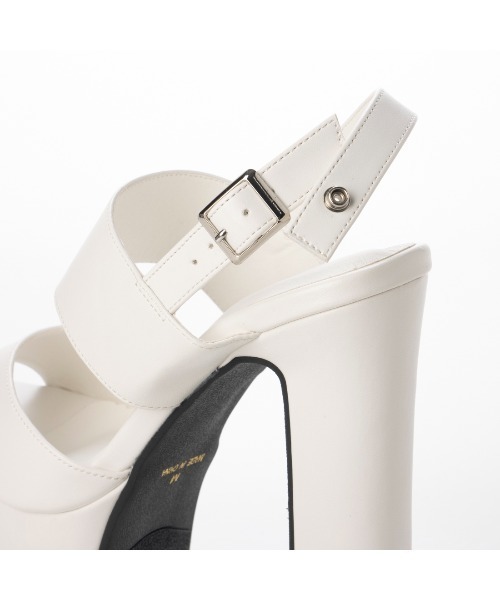 Mafmof（マフモフ）の「Mafmof(マフモフ)チャンキーヒールダブルベルトストラップサンダル（サンダル・レディース・ブラック/ホワイト・S/L/M/LL）」の10枚目の写真