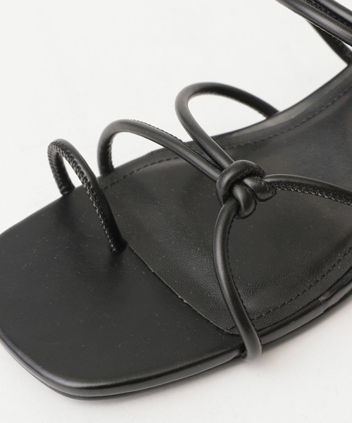 A part by（アパートバイ）の「ナローストラップサンダル（サンダル・レディース・アイボリー/ブラック・MEDIUM/LARGE）」の3枚目の写真