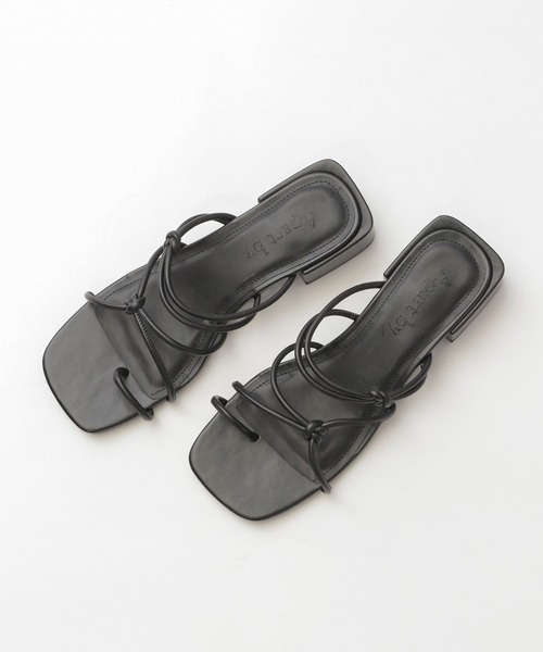 A part by（アパートバイ）の「ナローストラップサンダル（サンダル・レディース・アイボリー/ブラック・MEDIUM/LARGE）」の8枚目の写真