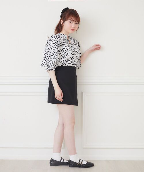 ems excite（エムズエキサイト）の「2wayアソートフリルBL（シャツ/ブラウス・レディース・アニマル/ホワイト/ブラック/ブラック系その他・FREE）」の6枚目の写真